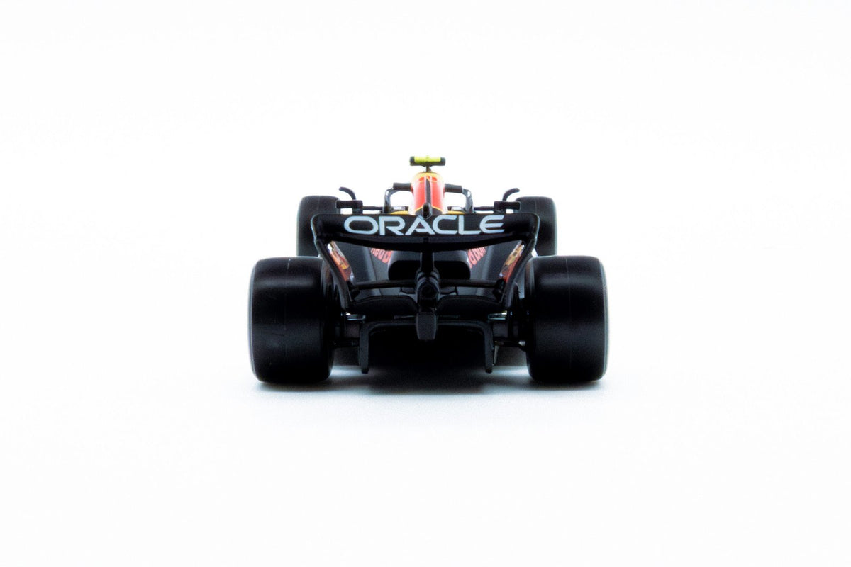 Race Oracle Red Bull RB21 2025 con casco Tsunoda #22 Escala 1:43