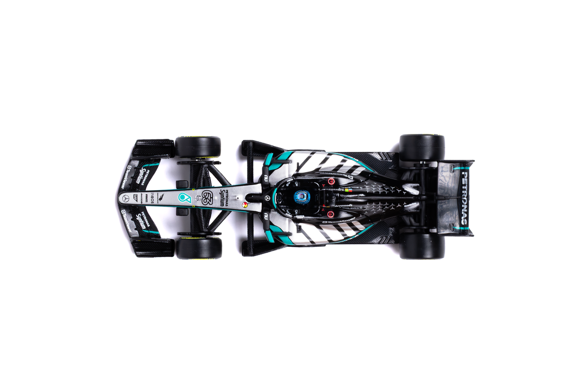 Race Mercedes W17 (2026) Con Casco Russell #63 Escala 1:43