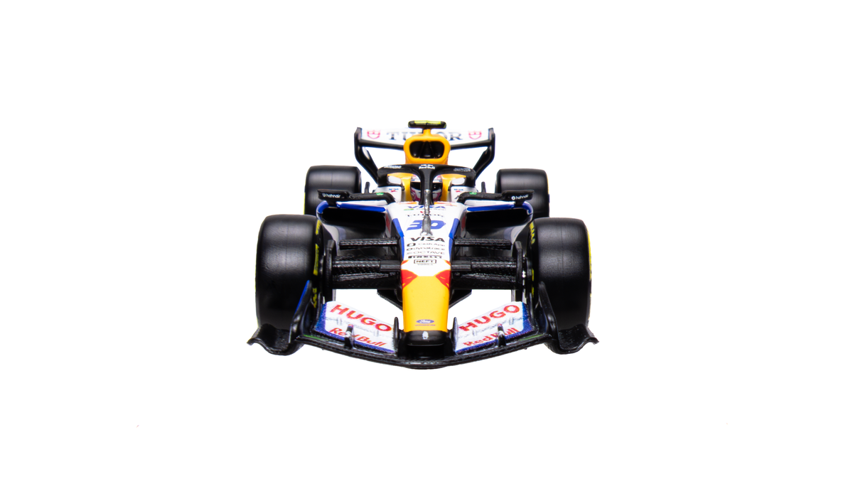 Race  Racing Bulls VCARB 03 (2026) Con Casco  Lawson #30 Escala 1:43