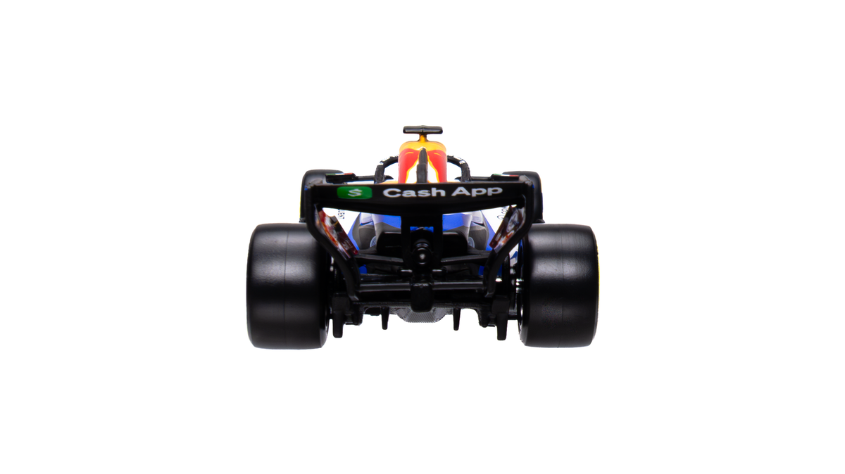 Race  Racing Bulls VCARB 03 (2026) c/casco Lindblad #41 Escala 1:43