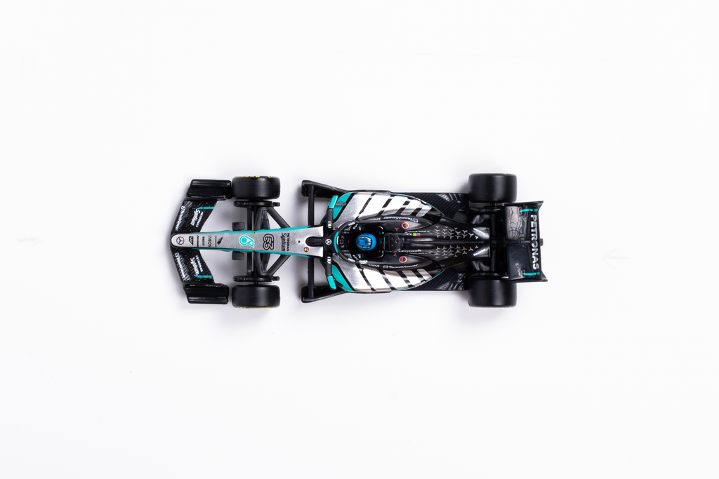 Race Formula Mercedes W17 (2026) c/casco Russell #63 A Escala 1:64