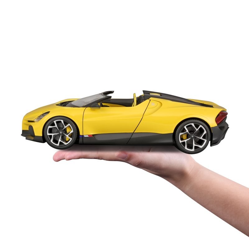 Auto Bugatti Mistral a Escala 1:18 color amarillo - Image 3
