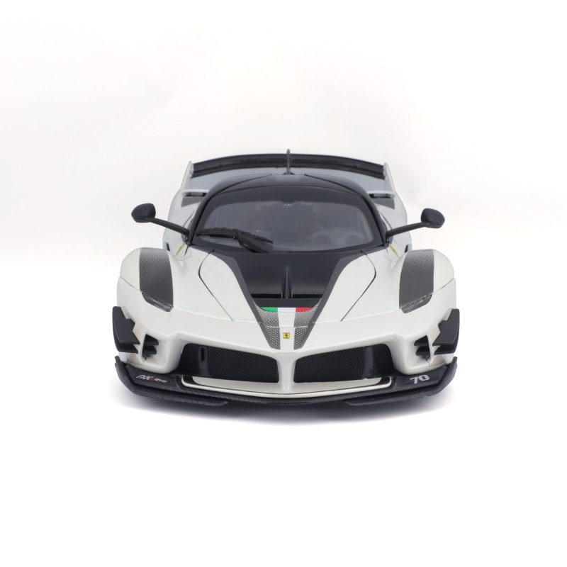 Auto Ferrari Fxx-k Evoluzione a Escala 1:18 color blanco - Image 3