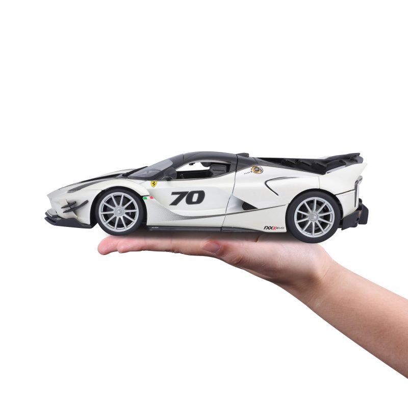 Auto Ferrari Fxx-k Evoluzione a Escala 1:18 color blanco - Image 4