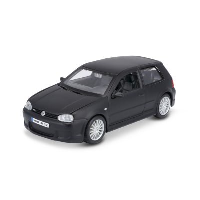 Auto Volkswagen Golf R32 a Escala 1:24 color negro