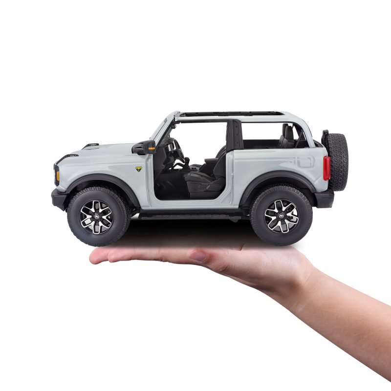 Camioneta Ford Bronco Badlands 2021 A Escala 1:18 color gris cactus - Image 5