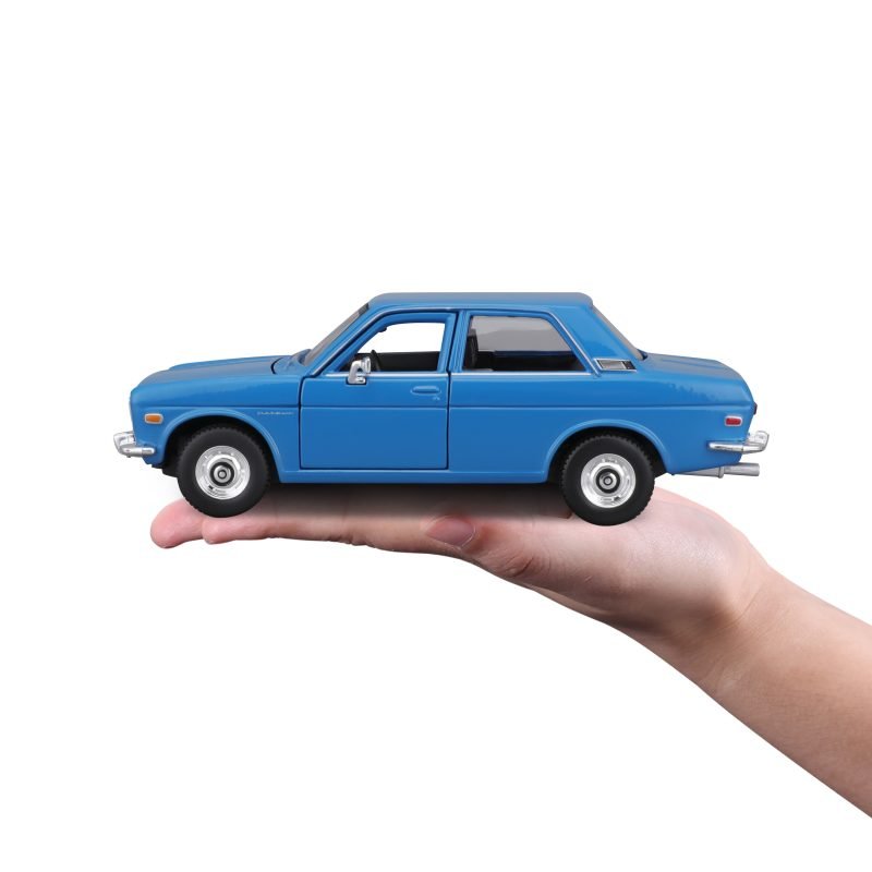 Auto Datsun 510 1971 a Escala 1:24 color azul - Image 5