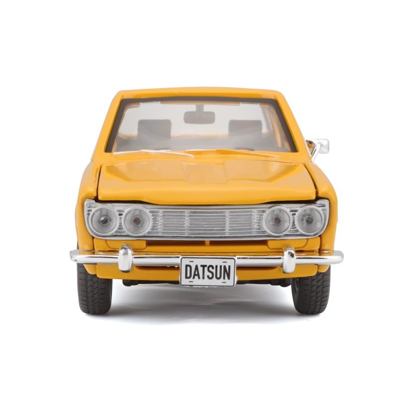 Auto Datsun 510 1971 a Escala 1:24 color amarillo - Image 4