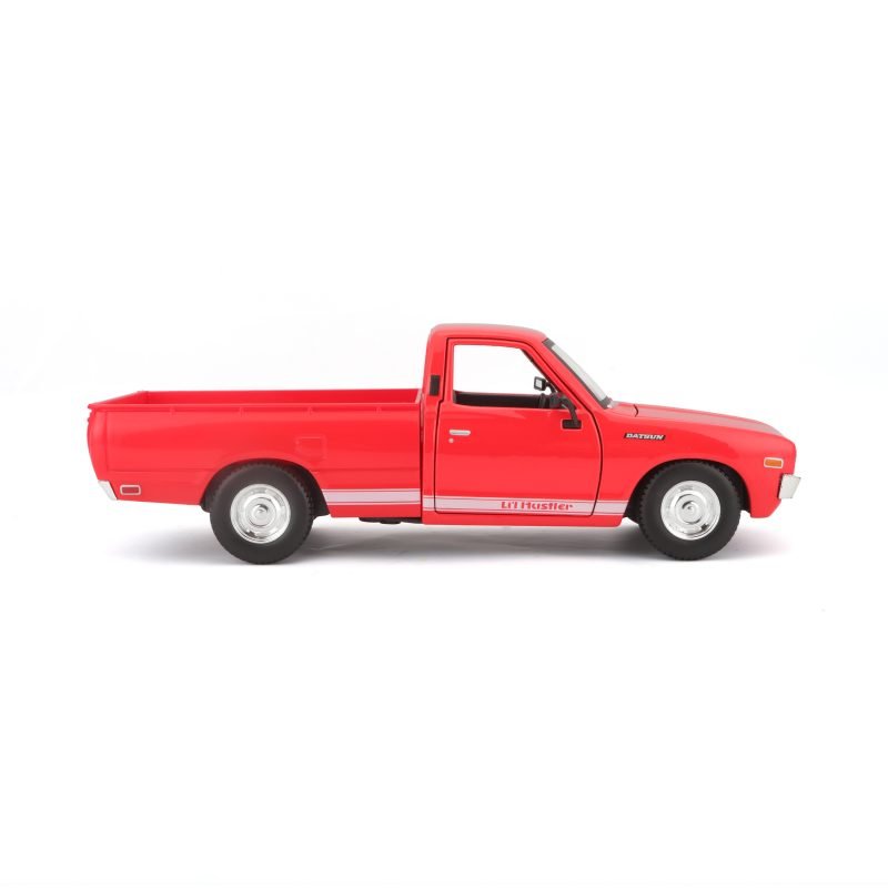 Camioneta Datsun 620 Pickup 1973 Maisto a Escala 1:24 - Image 3