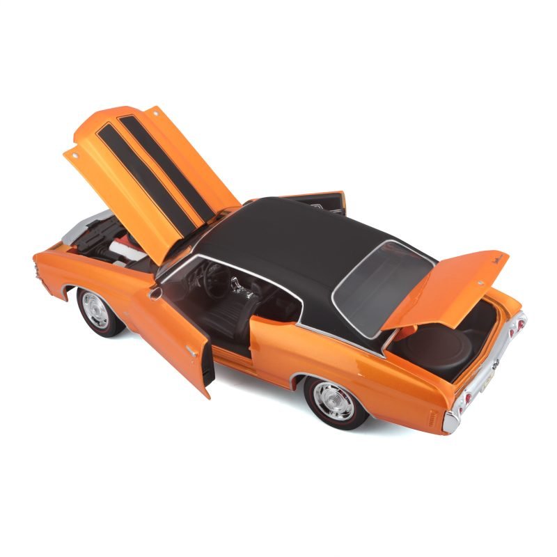 Auto Chevrolet Chevelle SS 454 Cpe 1971 a Escala 1:18 color naranja - Image 3