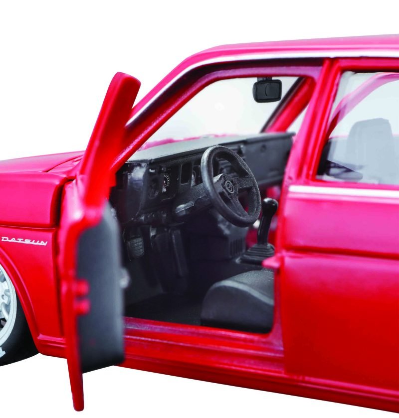 Auto Datsun 510 Assembly Line 1971 a Escala 1:24 color rojo - Image 2