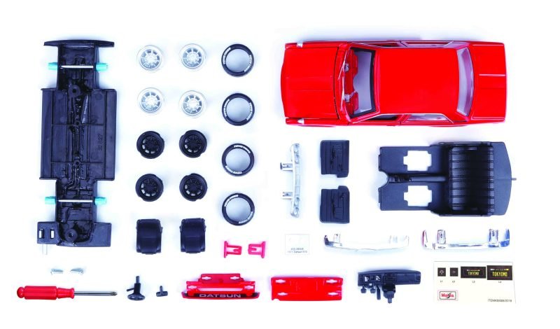 Auto Datsun 510 Assembly Line 1971 a Escala 1:24 color rojo - Image 3