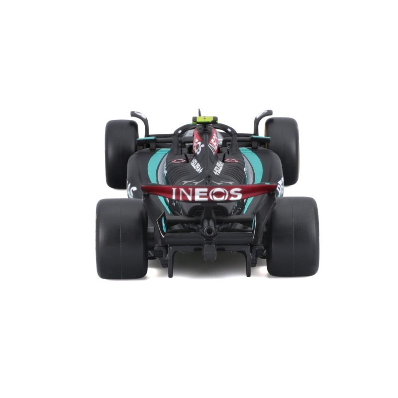 Auto Bburago F1 Race Mercedes Amg F1 W15 a Escala 1:43 con Casco - Hamilton #44 - Image 5