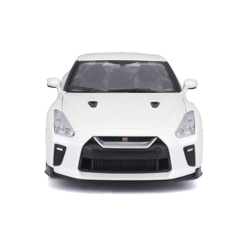 Nissan GT-R 2017 - Image 5