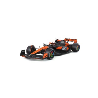 Race McLaren MCL38 2024 con casco Piastri #81