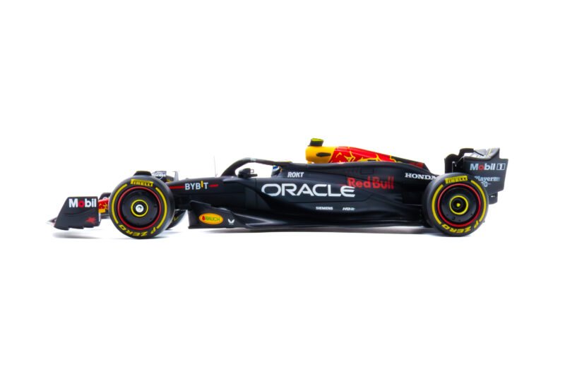 Race Red Bull Racing RB20 de Plástico #11 Sergio "Checo Pérez" - Image 2
