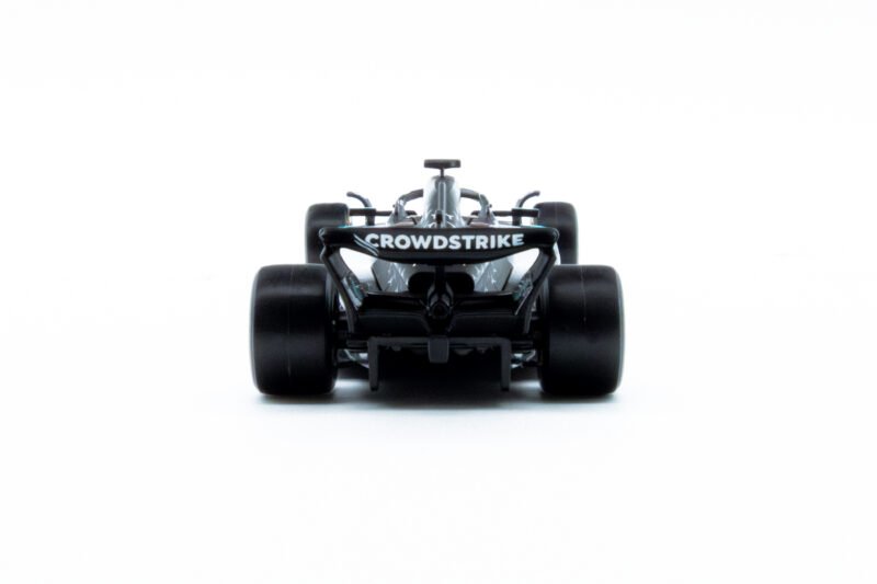 Race Mercedes-AMG W16 2025 con casco Russell #63 - Image 4