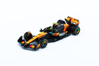 Race McLaren MCL39 2025 con casco Norris #4